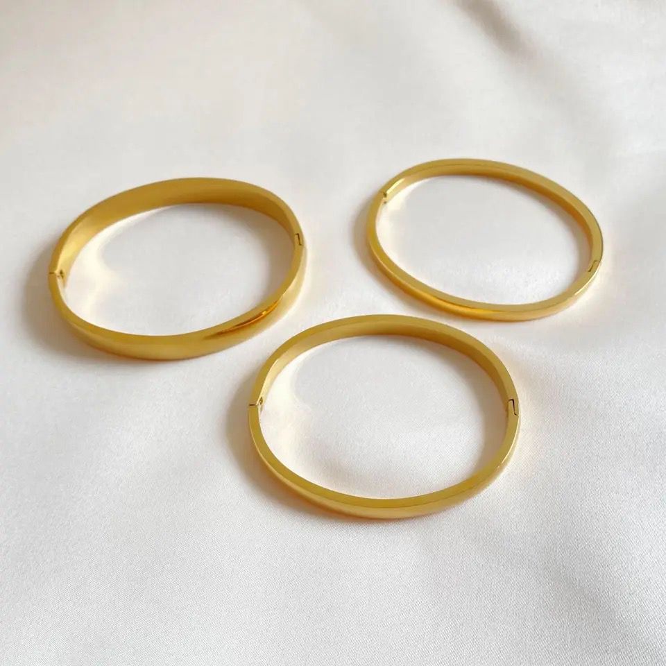 Round Golden brecelet/ Bangle for Men/ Women