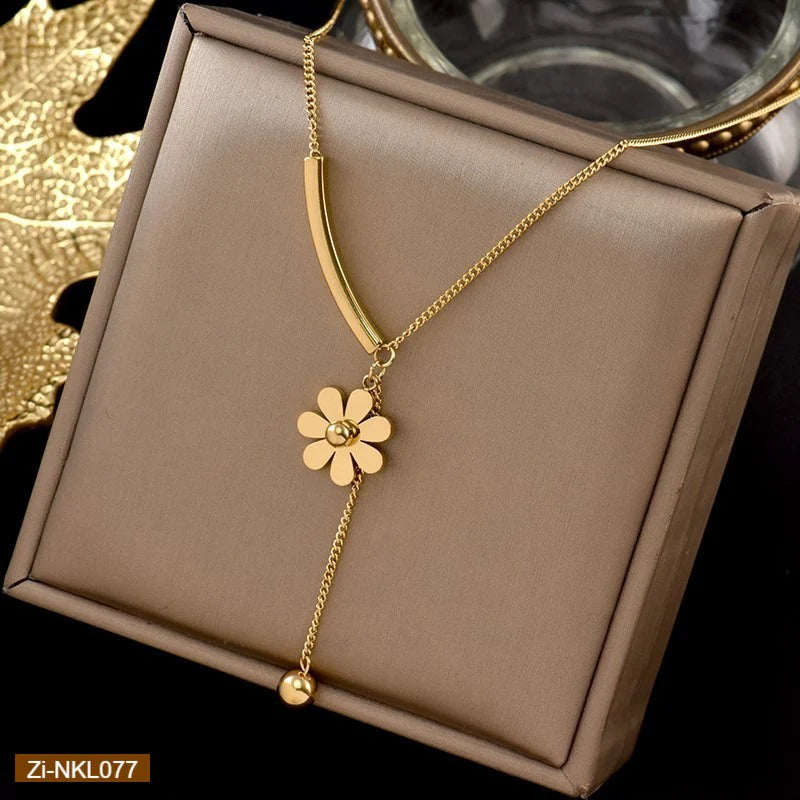 Flower Pendant Golden