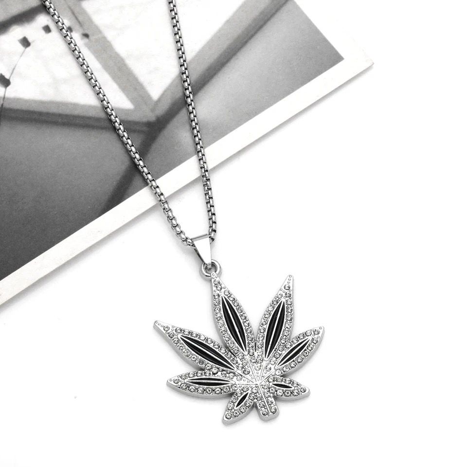 Leaf pendent for Men Women